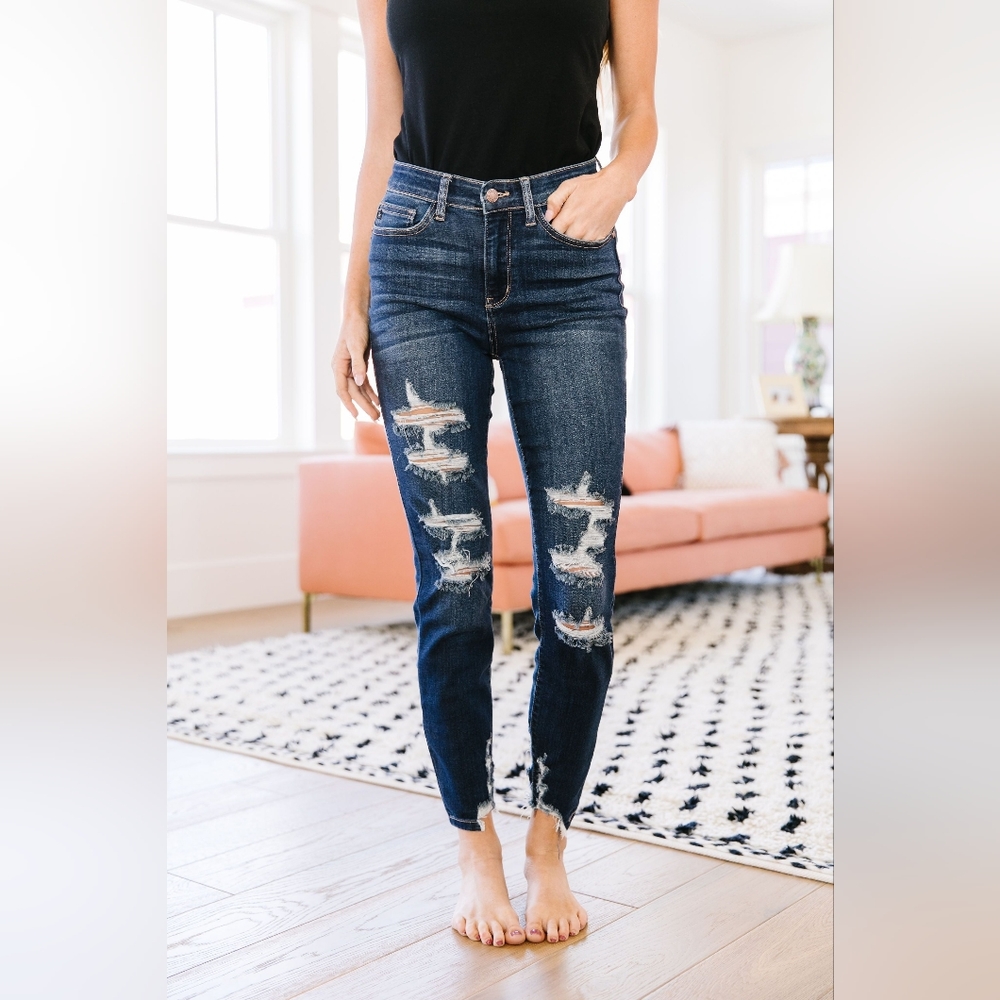 New! Judy Blue Destroyed Skinny Jeans